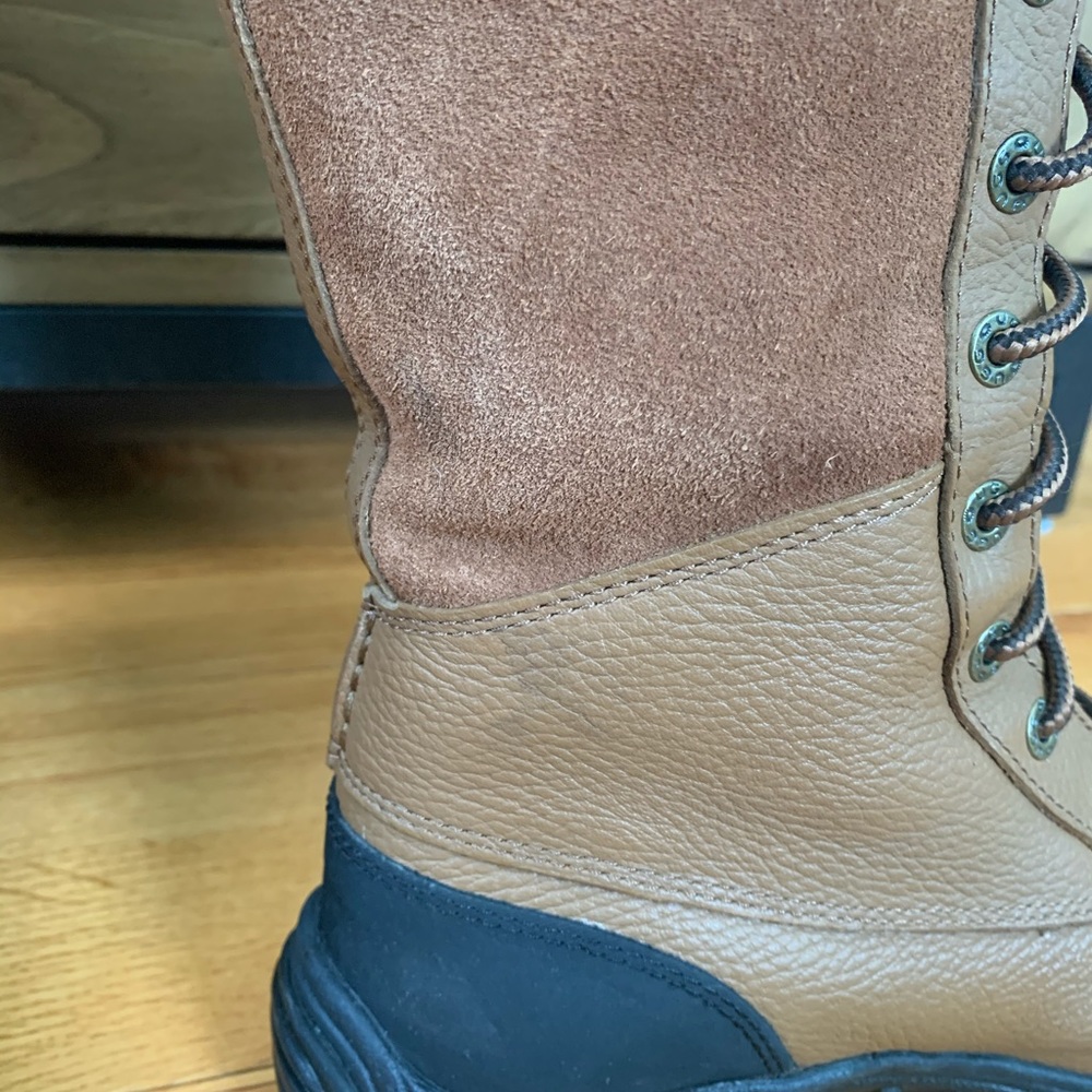 💥SOLD💥UGG tall Adirondack Snow Boots - Picture 5 of 8